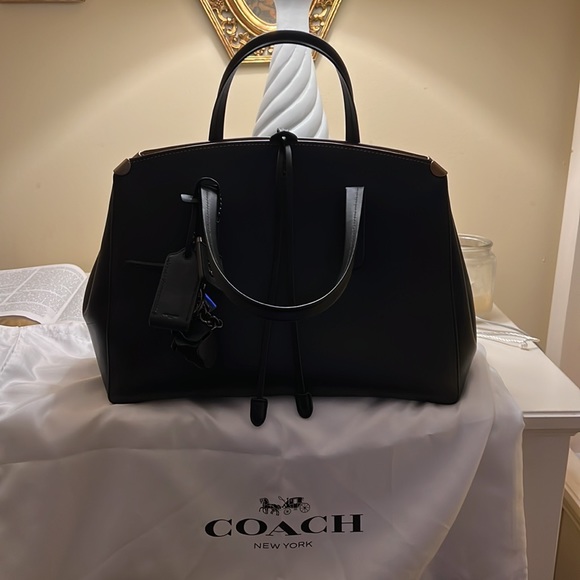 Coach Cooper  Carryall black smoke free environment rose is not included - Picture 2 of 12
